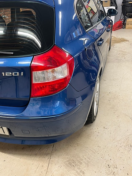 BMW 120i 3 of 5