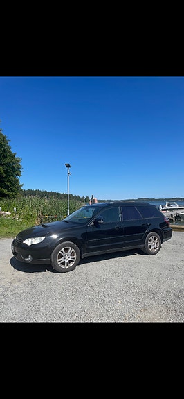 Subaru Legacy Outback 5 of 9