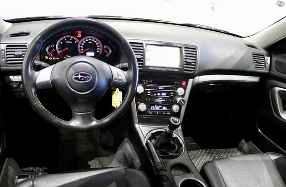 Subaru Legacy Outback 9 of 9