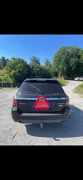 Subaru Legacy Outback 6 of 9