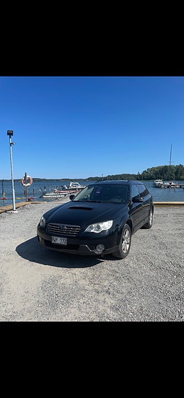Subaru Legacy Outback 3 of 9