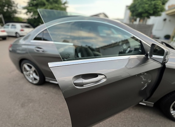 Mercedes-Benz CLA250 9 of 24