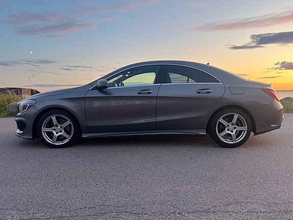 Mercedes-Benz CLA250 8 of 24