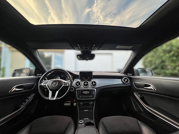 Mercedes-Benz CLA250 10 of 24