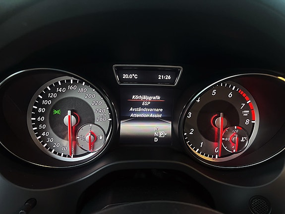 Mercedes-Benz CLA250 14 of 24