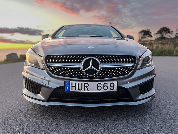 Mercedes-Benz CLA250 2 of 5