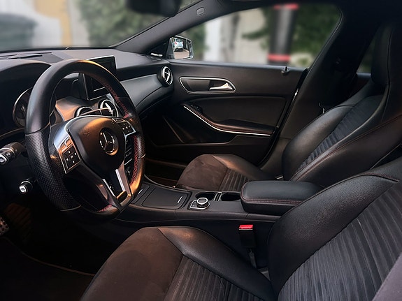 Mercedes-Benz CLA250 12 of 24