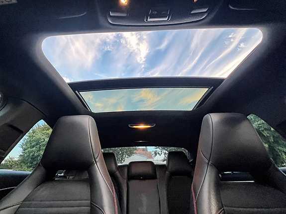 Mercedes-Benz CLA250 11 of 24