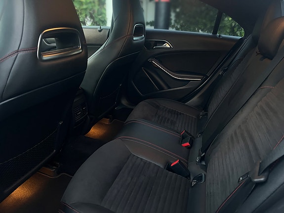 Mercedes-Benz CLA250 18 of 24