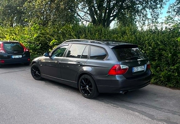 BMW 320d 3 of 5