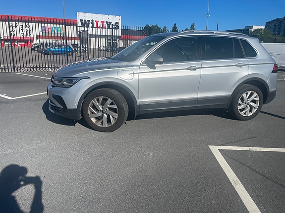 Volkswagen Tiguan 2 of 8