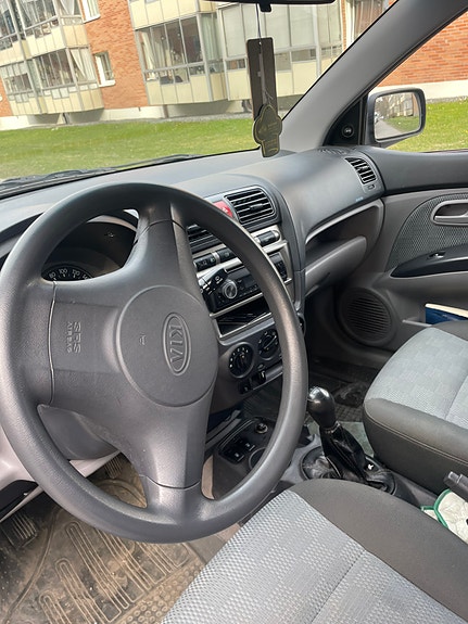 Kia Picanto 4 of 5