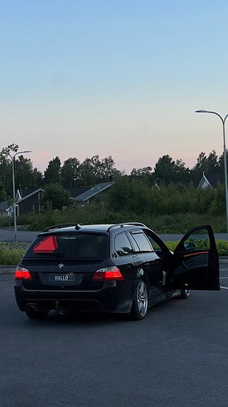 BMW 520i 3 of 4