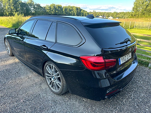 BMW 320d 3 of 5