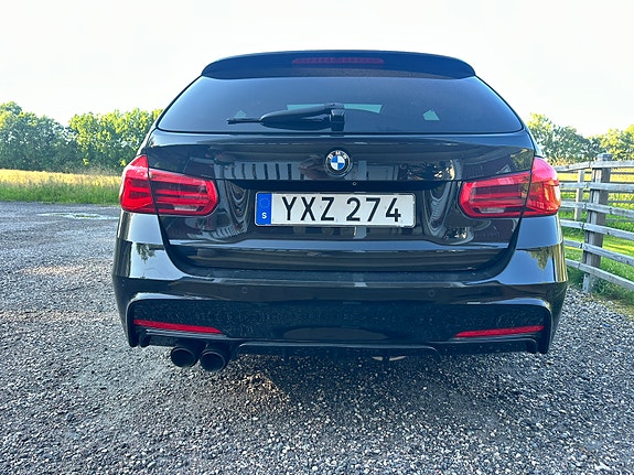 BMW 320d 4 of 5