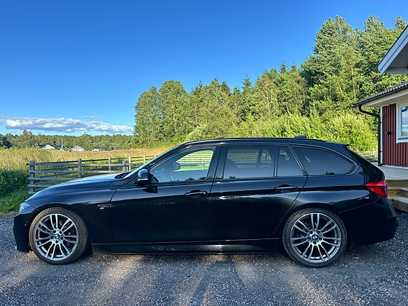 BMW 320d 2 of 5
