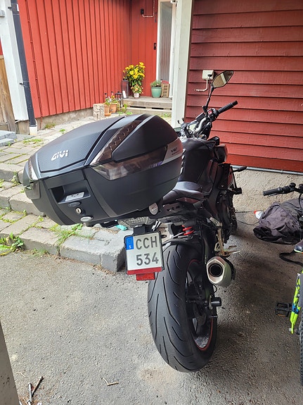 Yamaha MT-10 2 of 3