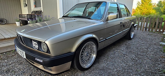 BMW 325e 3 of 5