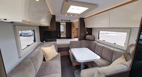 Adria Alpina 633 ht med mover & Ac 3 of 9