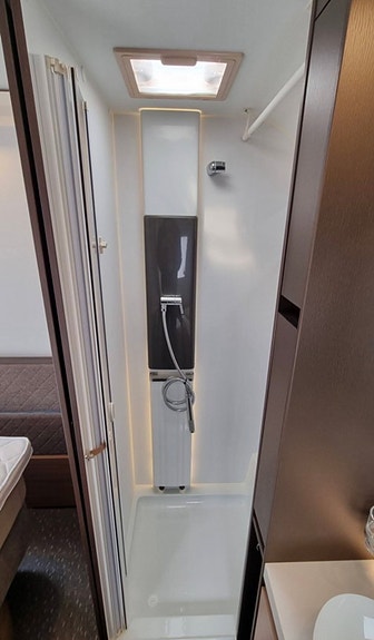 Adria Alpina 633 ht med mover & Ac 7 of 9