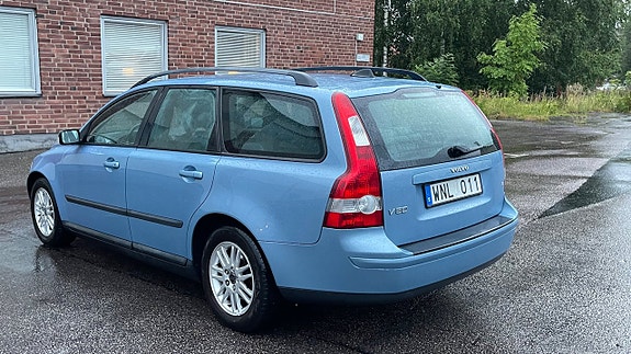 Volvo V50 4 of 5