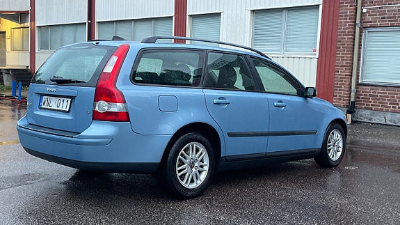 Volvo V50 3 of 5