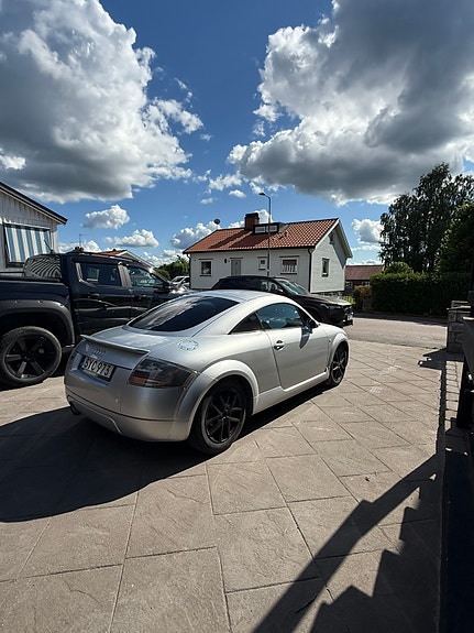 Audi TT 2 of 5