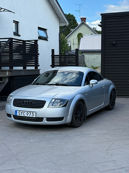Audi TT 4 of 5