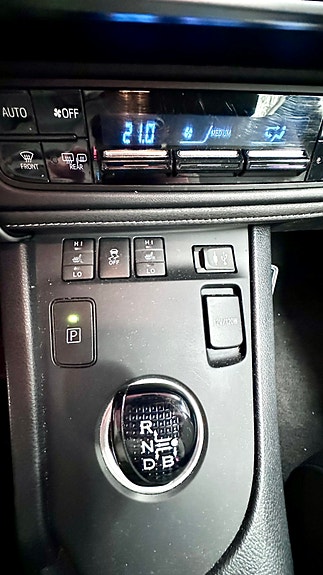 Toyota Auris 12 of 14