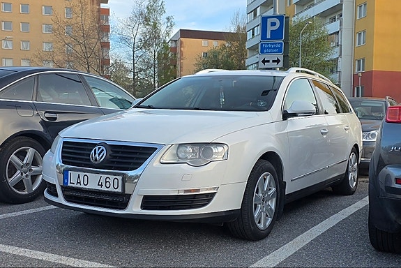 Volkswagen Passat 2 of 7