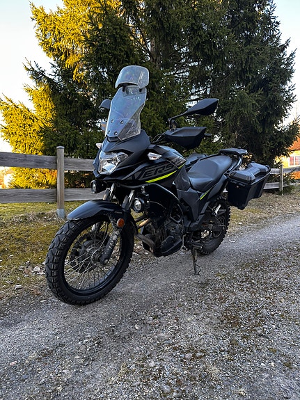 Kawasaki Versys-X 300 2 of 3