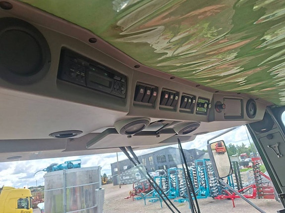 Claas Dominator 78s skördetröska 9 of 12
