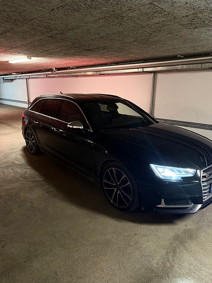 Audi S4 2 of 5