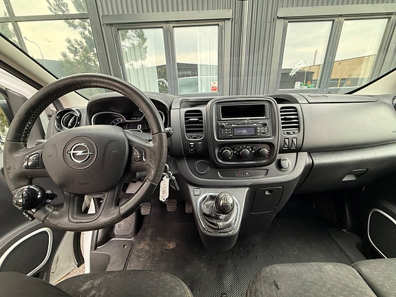Opel Vivaro 11 of 16