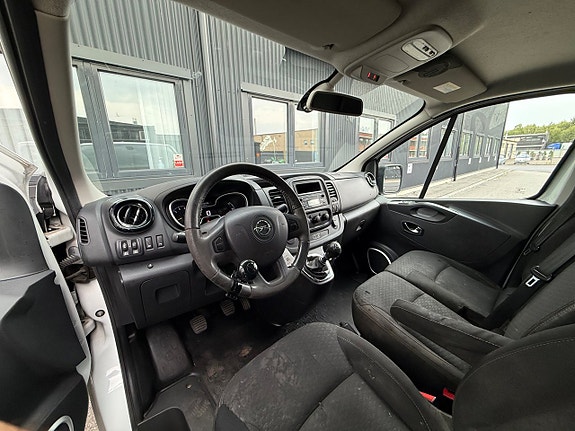 Opel Vivaro 10 of 16