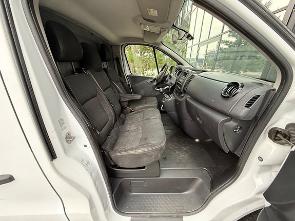 Opel Vivaro 15 of 16
