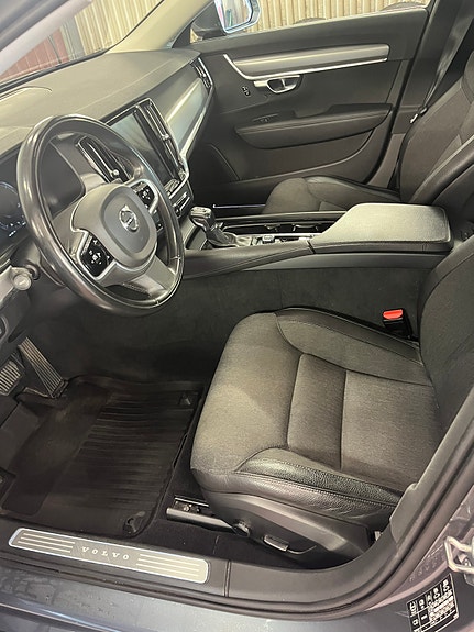 Volvo V90 2 of 5