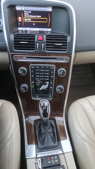 Volvo XC60 12 of 27