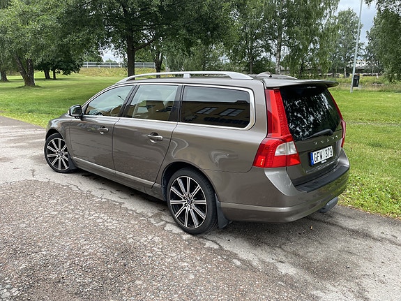 Volvo V70 4 of 5