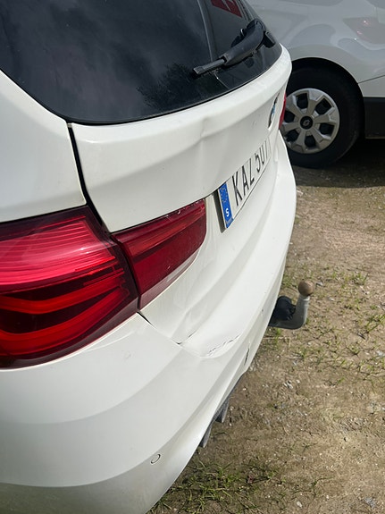 BMW 320d 4 of 5