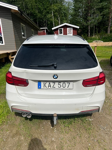 BMW 320d 3 of 5