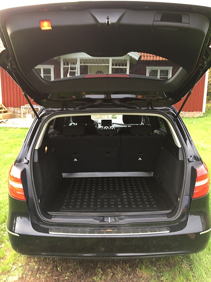Mercedes-Benz B180 2 of 5
