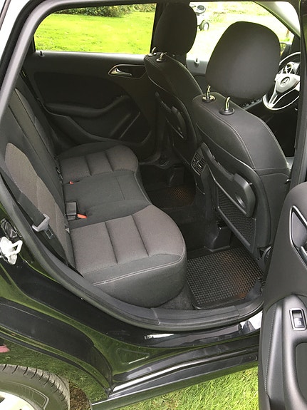 Mercedes-Benz B180 3 of 5