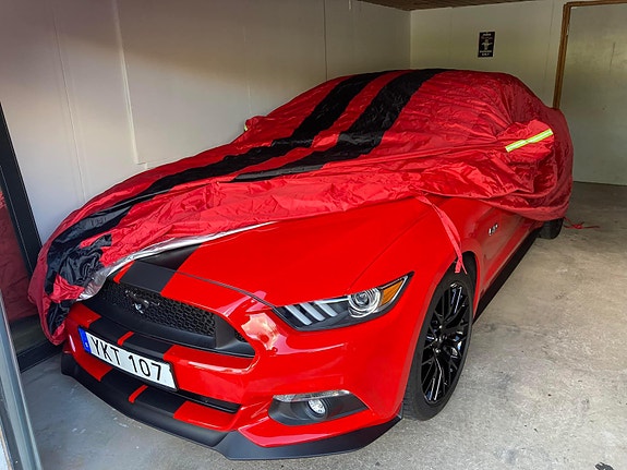 Ford Mustang 2 of 5
