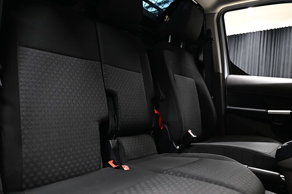 Ford Transit Connect 17 of 30