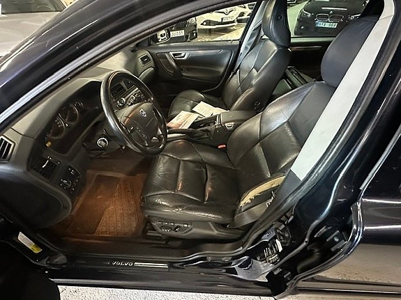 Volvo V70 6 of 9