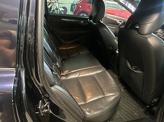 Volvo V70 7 of 9
