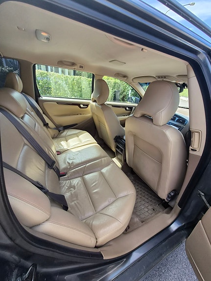 Volvo V70 4 of 5