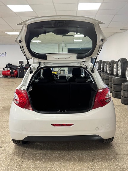 Peugeot 208 10 of 17
