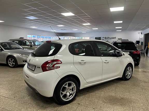 Peugeot 208 6 of 17